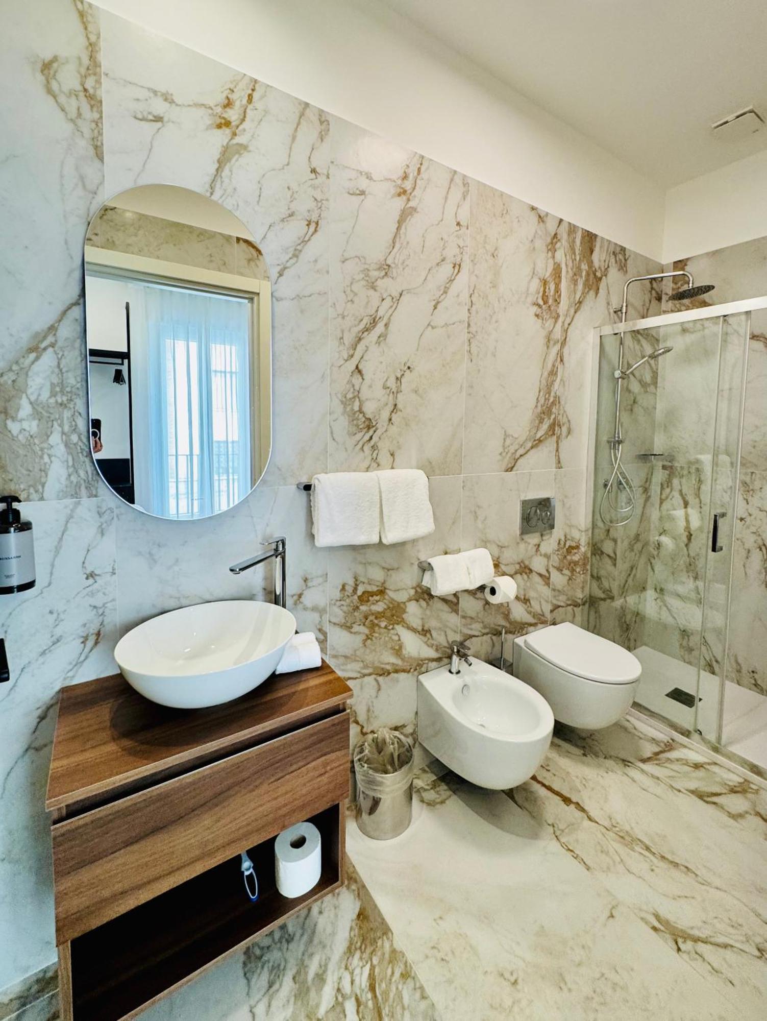 Museum Hospitality - Vatican Apartments Рим Екстер'єр фото